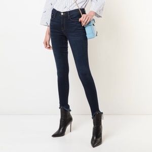 FRAME Le Skinny de Jeanne Longstreet Frayed Hem